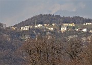 90 Zoom su Miragolo S. Marco posto su massicci contrafforti roccioni